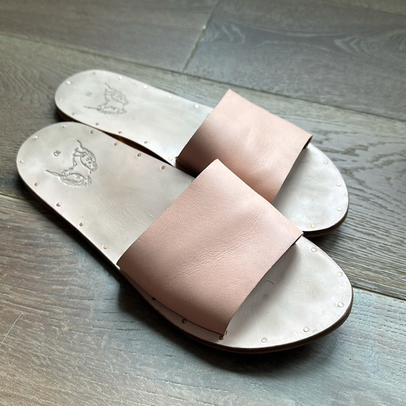 Barely worn Beek sandals - Picture 4 of 5